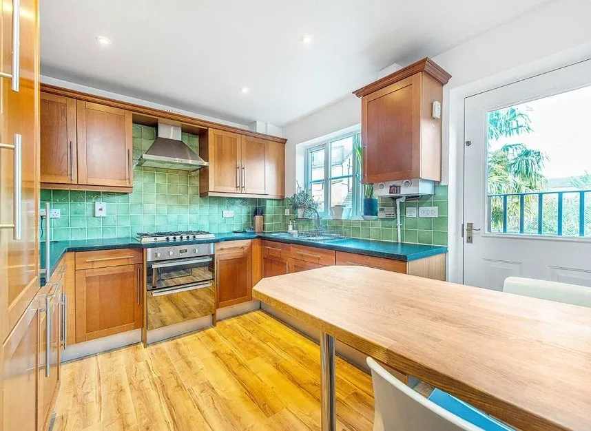 Halton Close, New Southgate, N11, photo 3