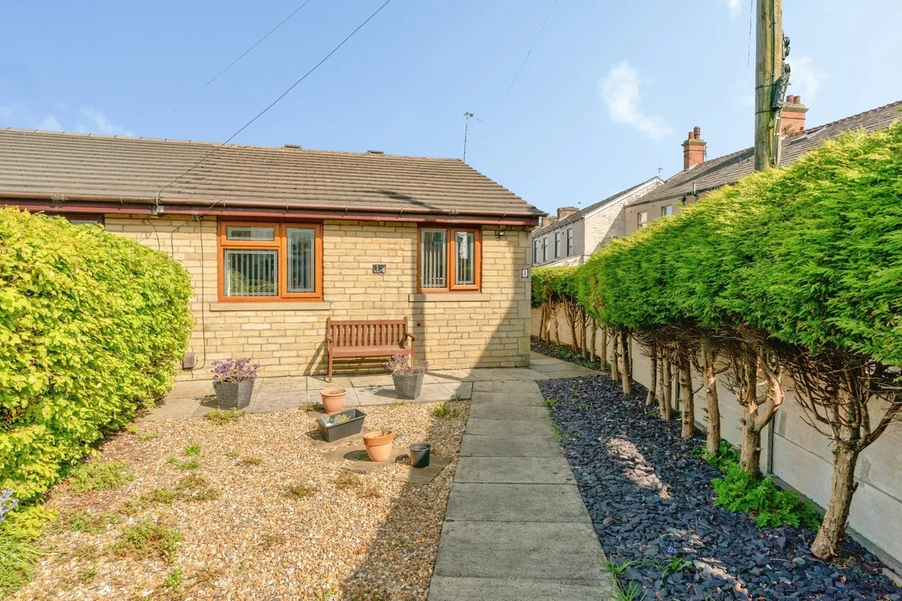 2 bed house for sale — Owen Street, Burnley, Lancashire, BB12