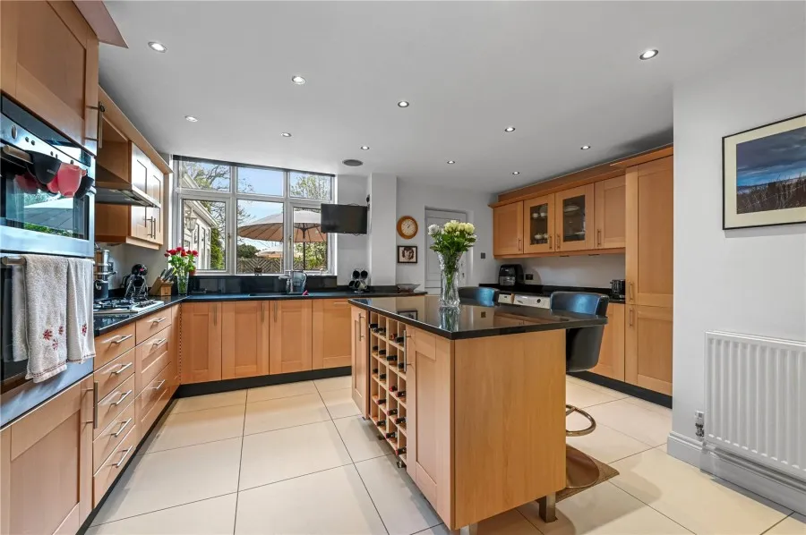 House Under Offer with 3 bedrooms in Bishop's Stortford, CM23, photo 6