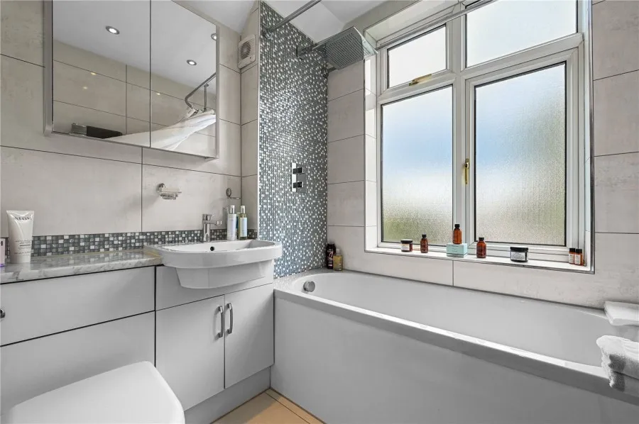 House Under Offer with 3 bedrooms in Bishop's Stortford, CM23, photo 14