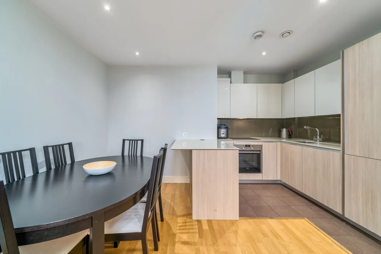 3 bed flat for sale — Spinnaker House, Battersea Reach