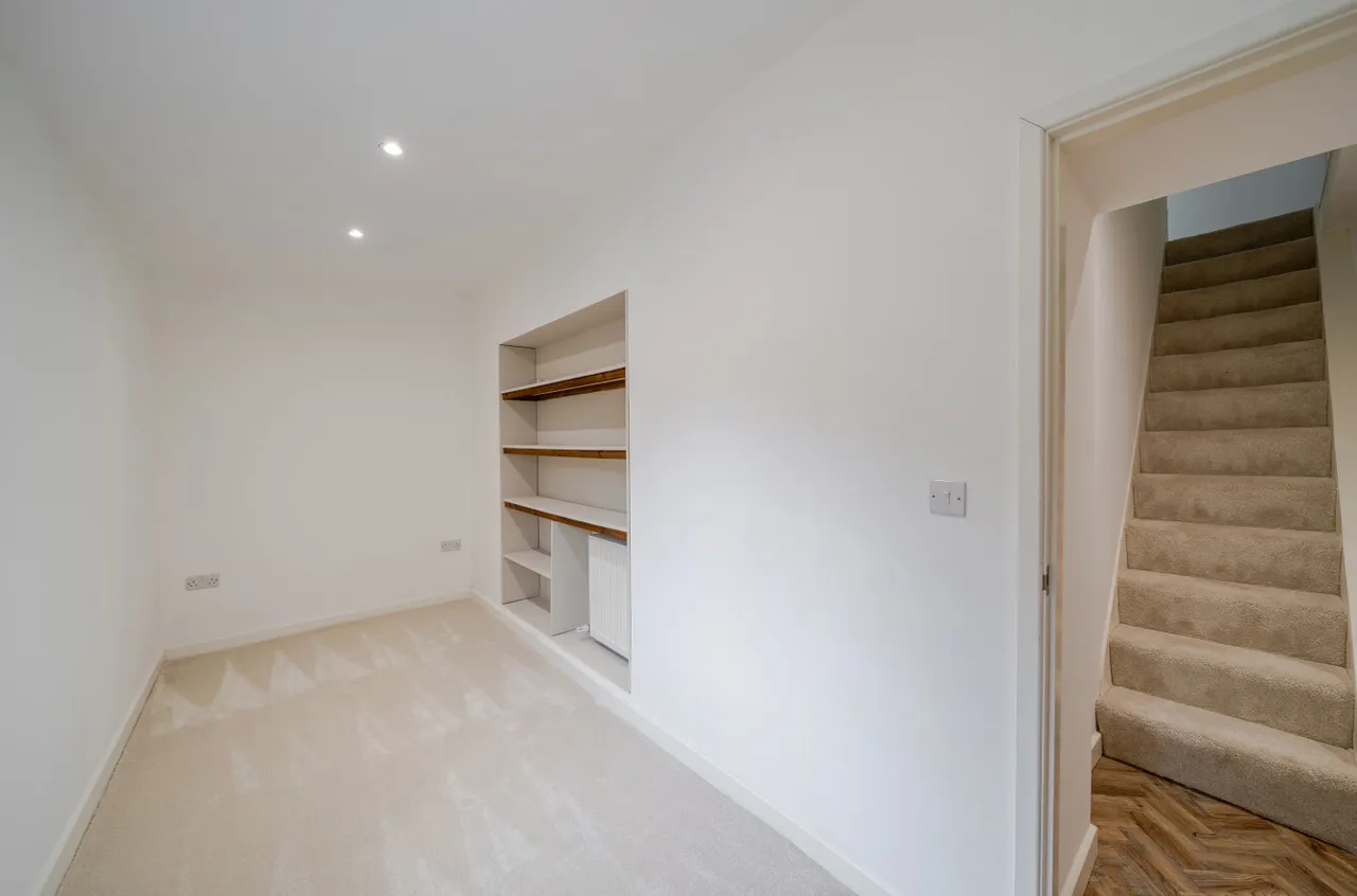 Smalewell Gardens, Pudsey, LS28, photo 9