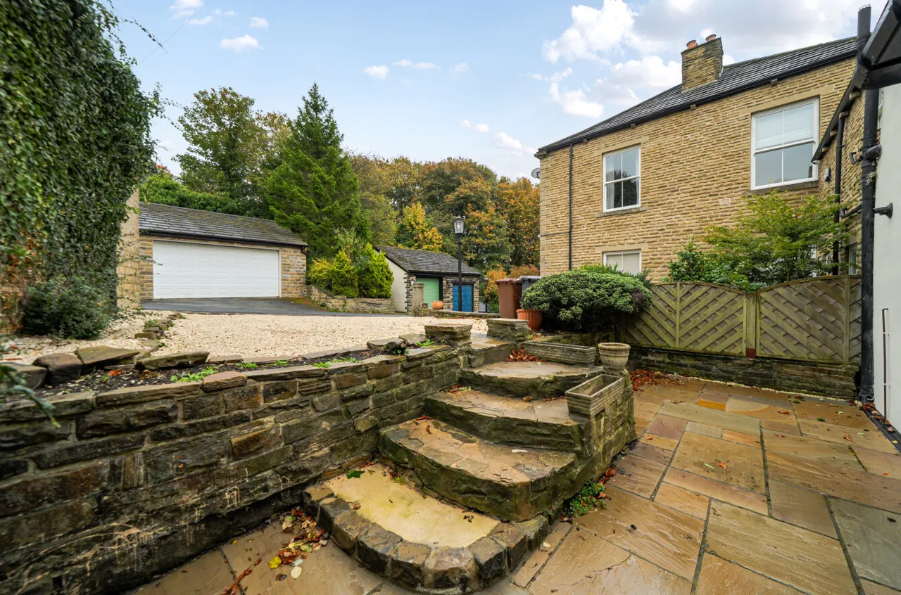 Smalewell Gardens, Pudsey, LS28, photo 17