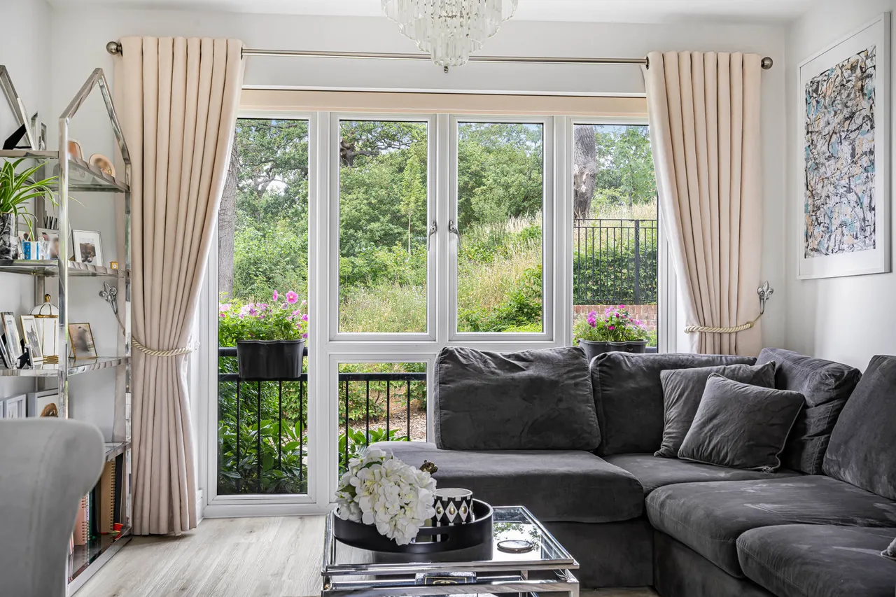 Consort Drive, Leatherhead, KT22, photo 3