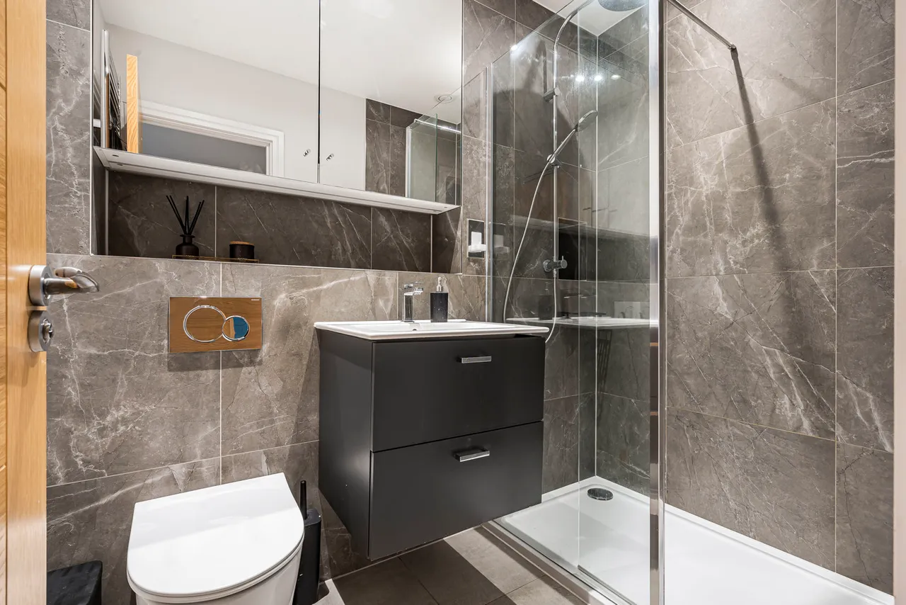 Consort Drive, Leatherhead, KT22, photo 8