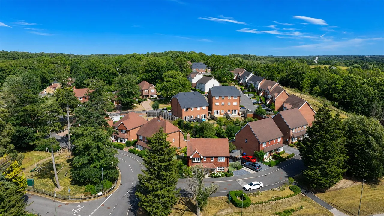 Consort Drive, Leatherhead, KT22, photo 12