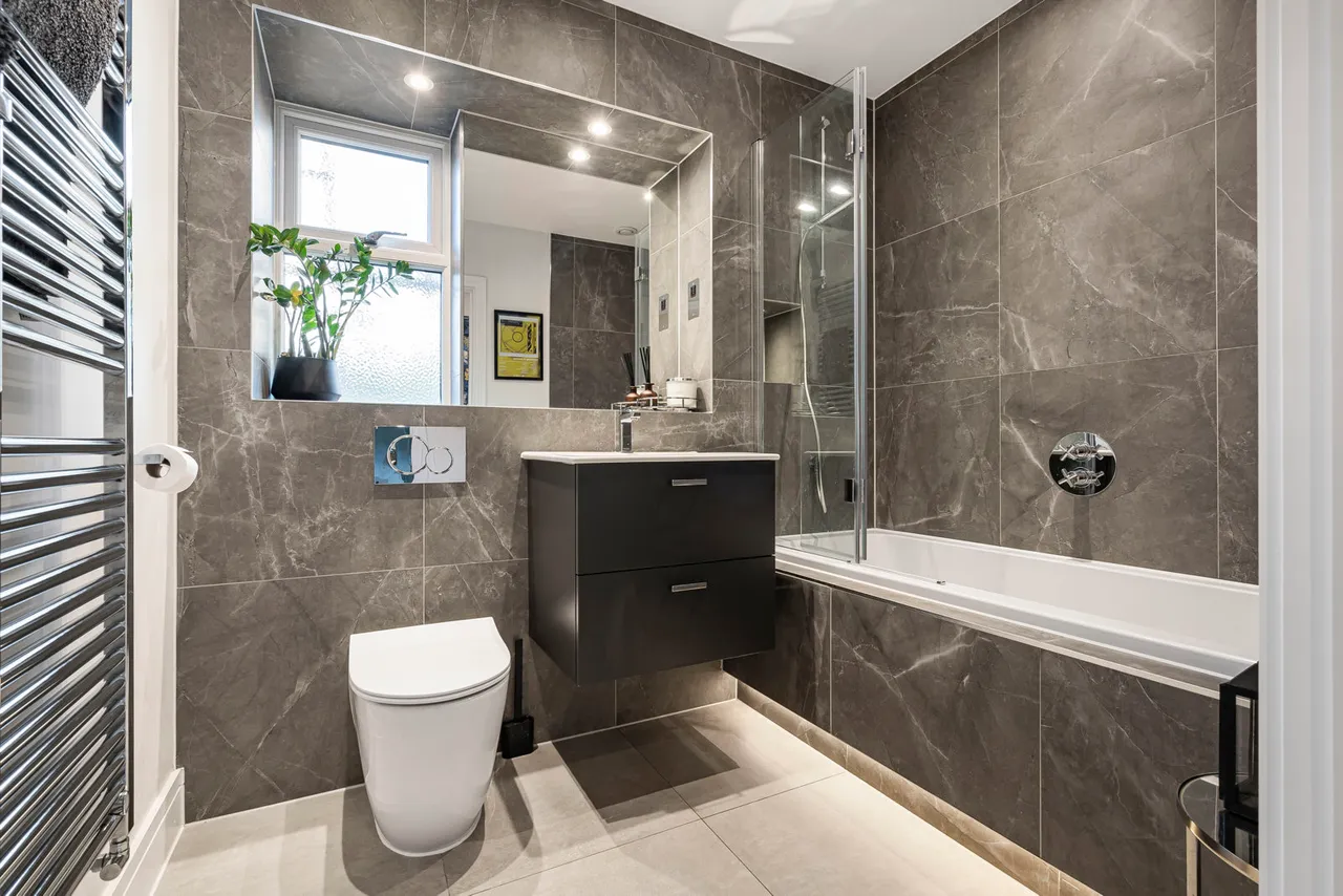 Consort Drive, Leatherhead, KT22, photo 6