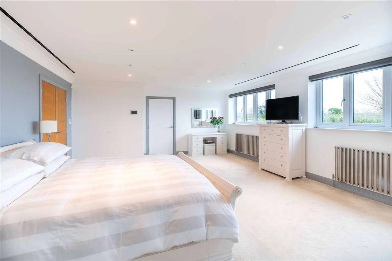 Bower Hill, Epping, Essex, CM16 7AD, photo 11