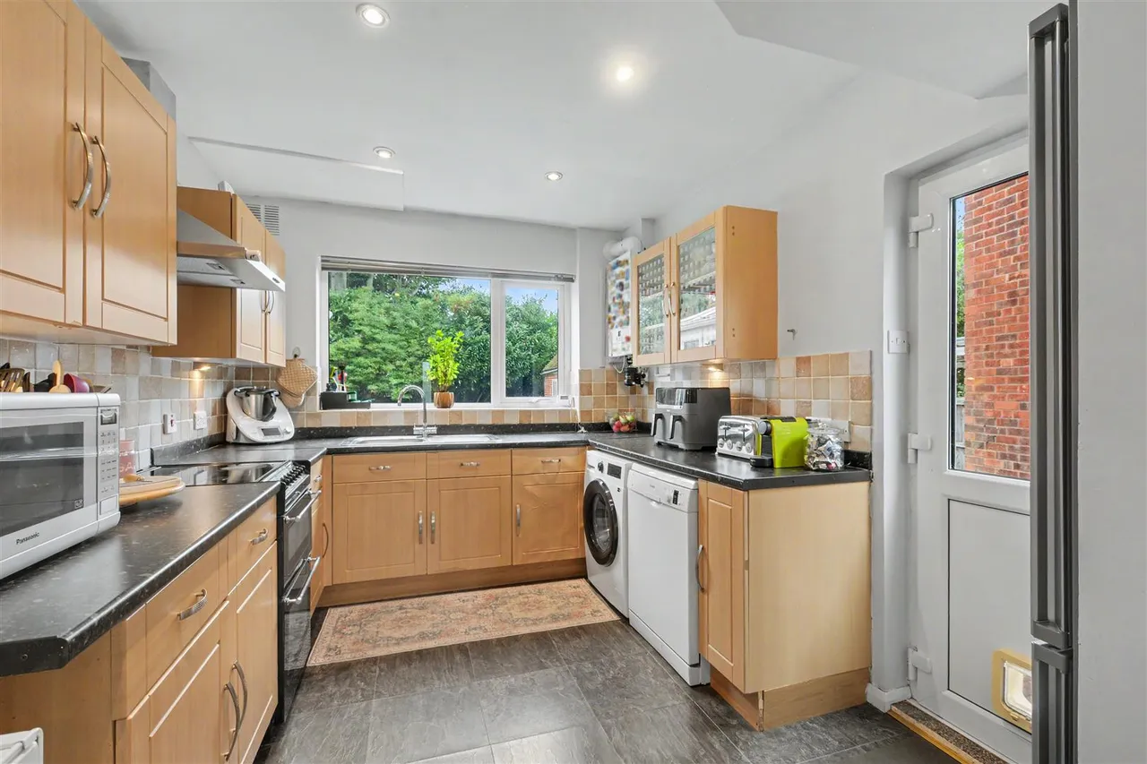 Norman Close, Beeston, NG9, photo 4