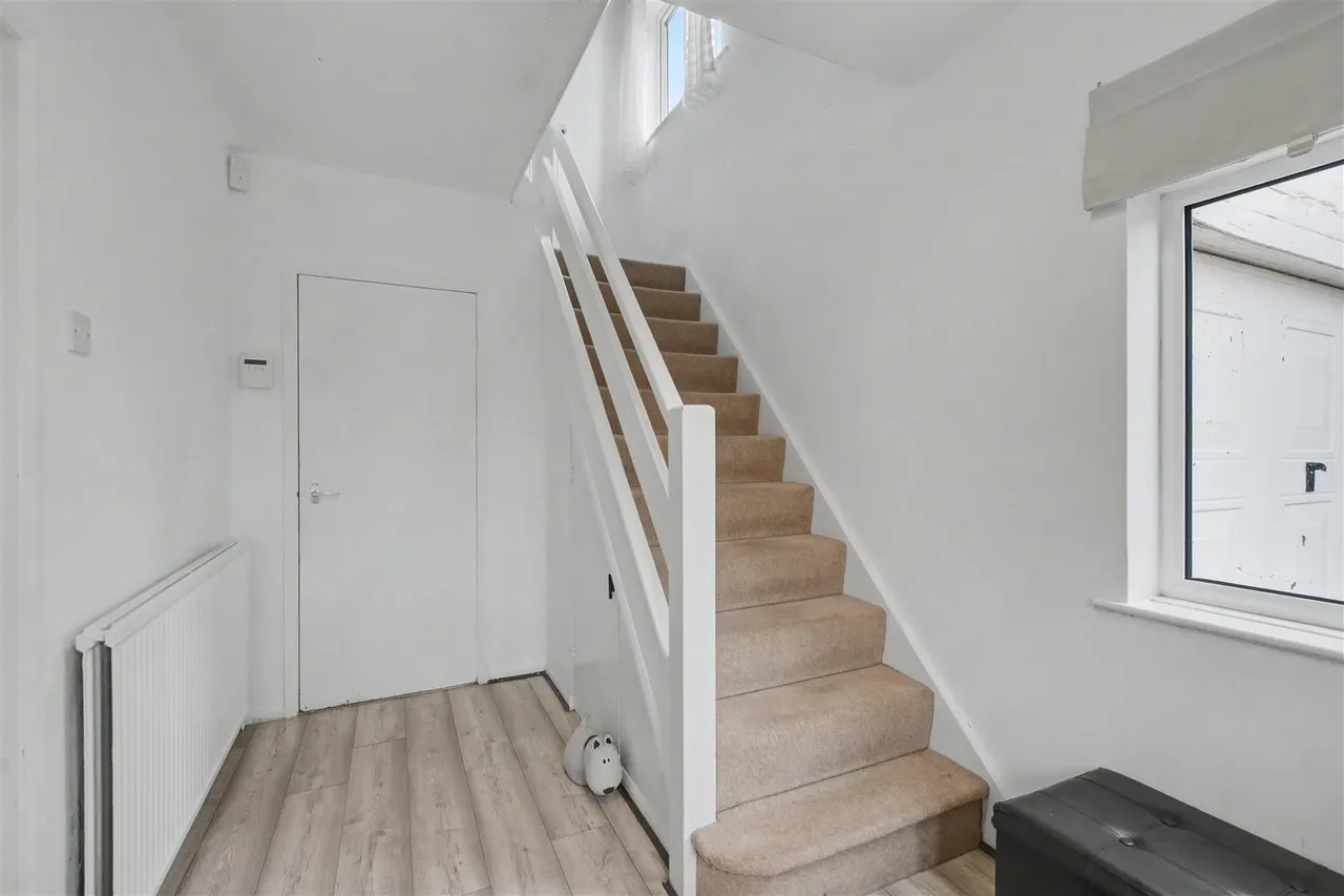 Norman Close, Beeston, NG9, photo 6