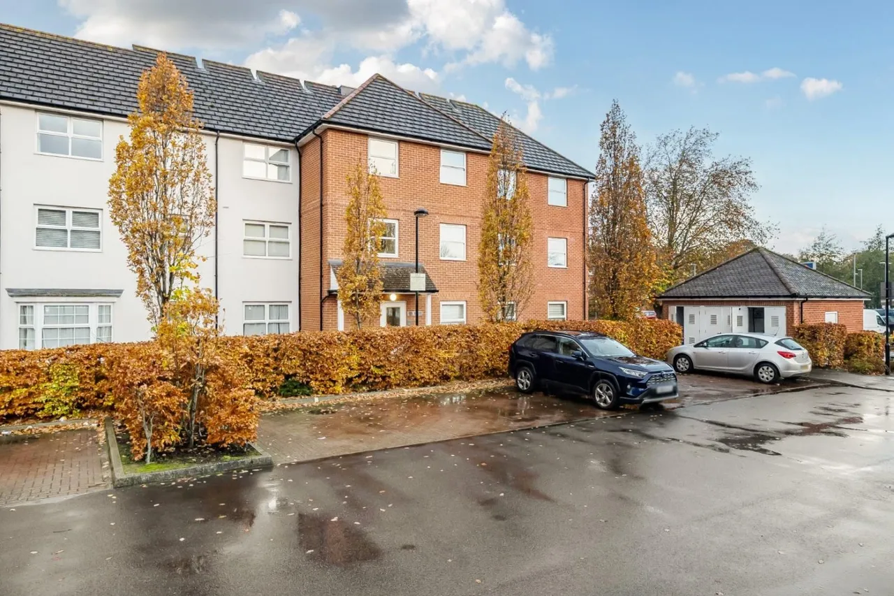 1 bed flat for sale — Ashville Way, Wokingham