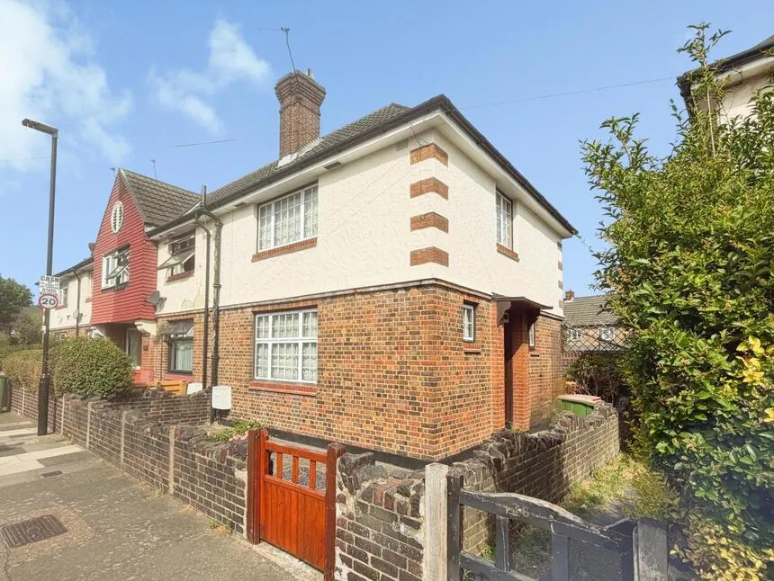 3 bed house to rent — Holborn Road, London, E13