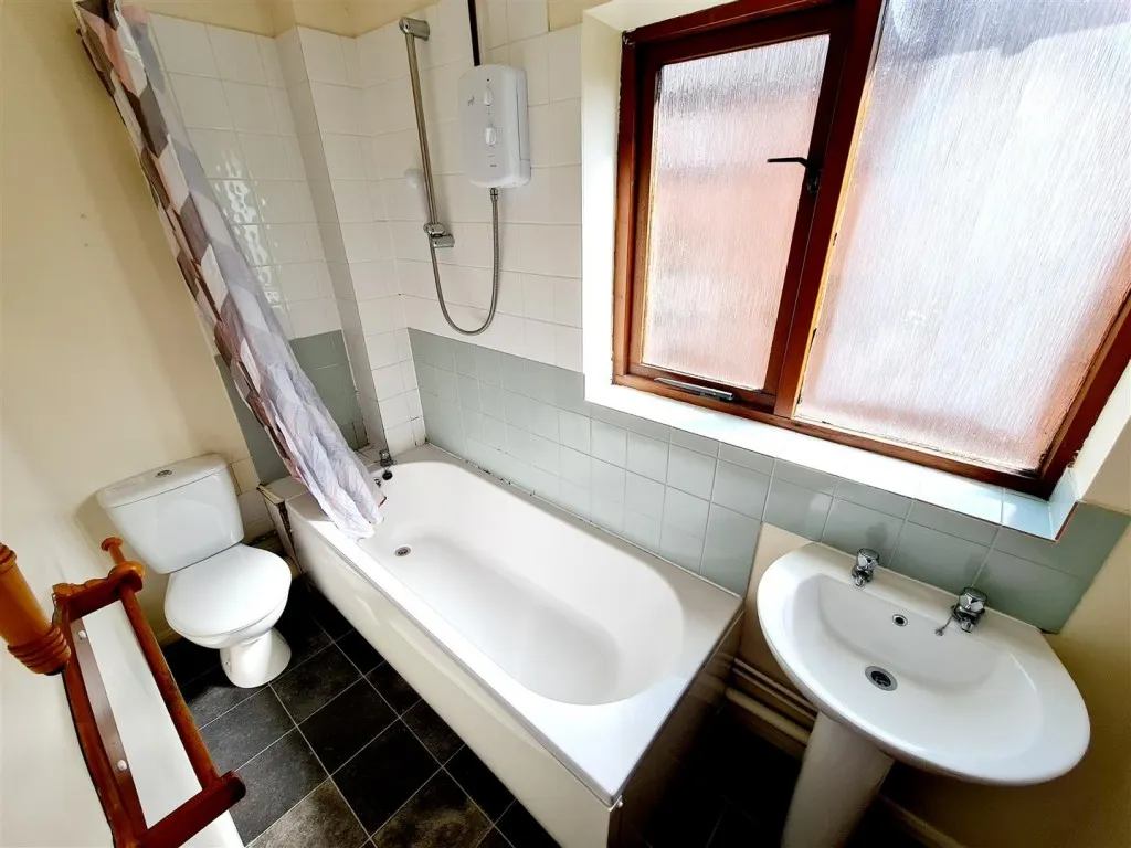 Spencer Court, Station Road, Rushden, Northants, photo 6