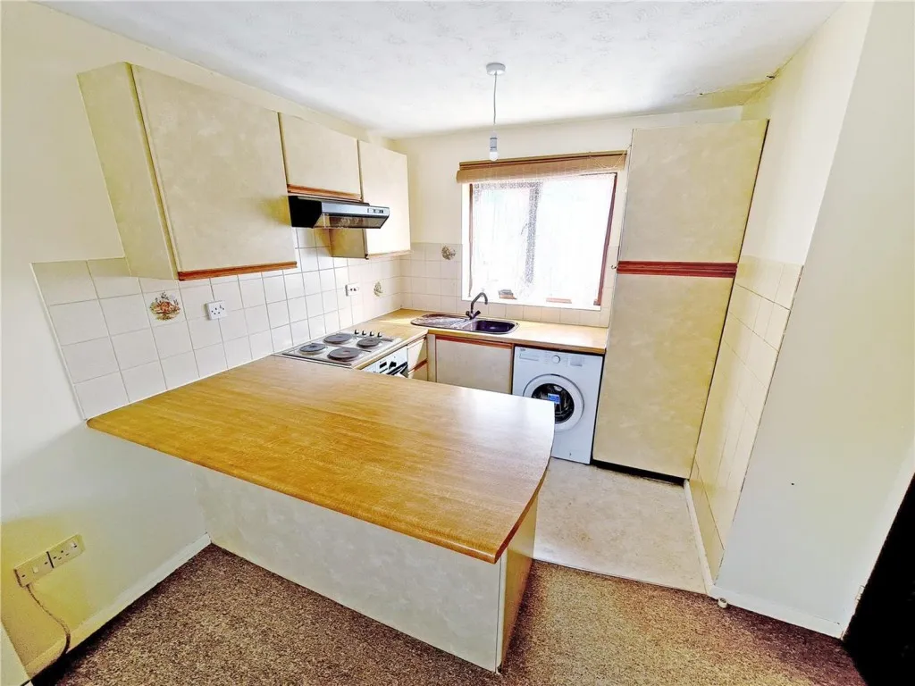 Spencer Court, Station Road, Rushden, Northants, photo 3
