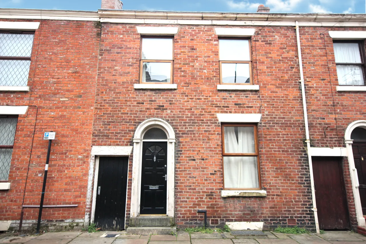 4 bed house to rent — Great Avenham Street, Preston, Lancashire, PR1 3TD