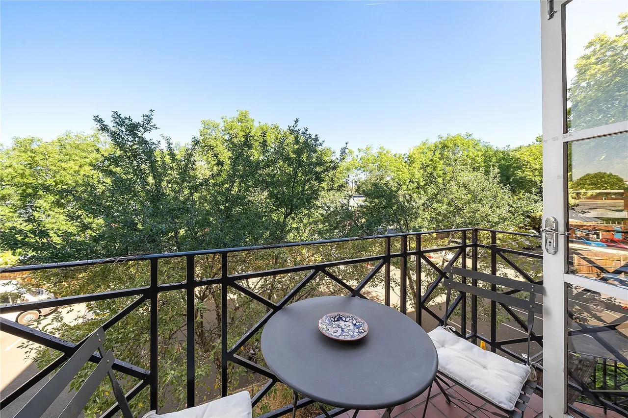 2 bed flat for sale, Brompton Park Crescent, London, SW6