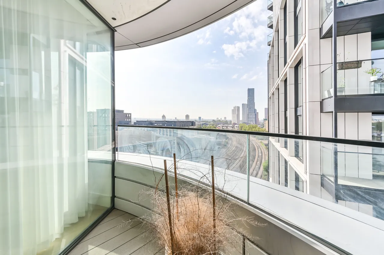 Apartment 45, Tower One, The Corniche, 24 Albert Embankment, London, photo 9