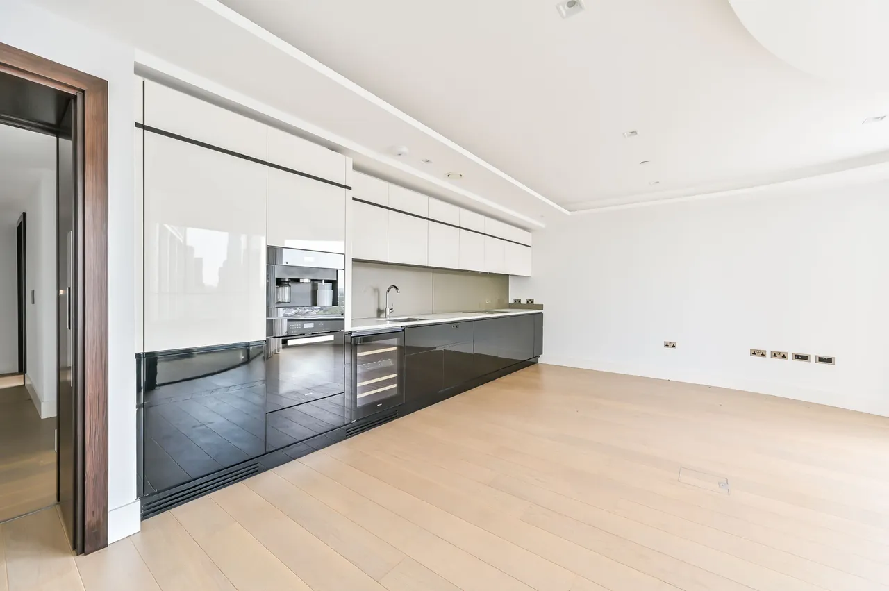 Apartment 45, Tower One, The Corniche, 24 Albert Embankment, London, photo 4