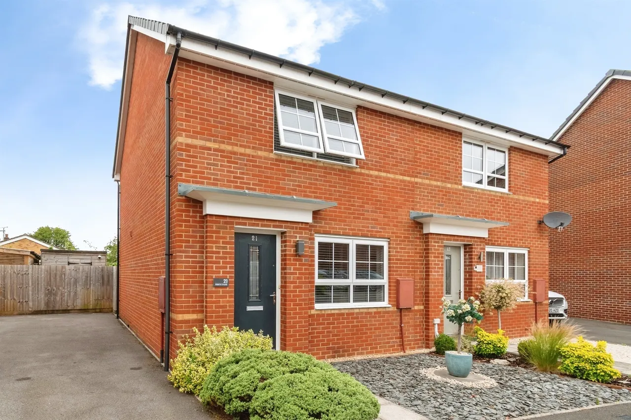 2 bed house for sale — Asquith Avenue, Melksham