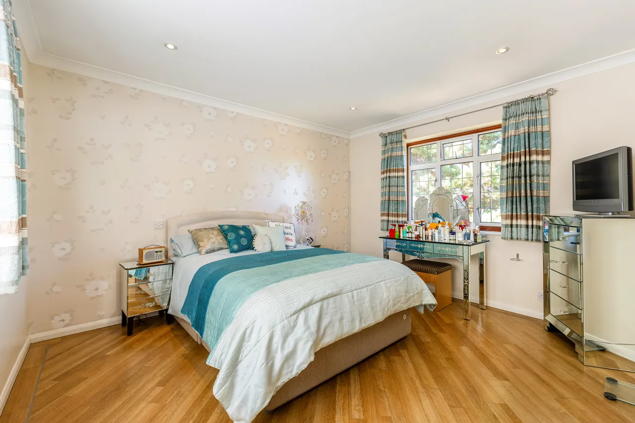 Richfield Road, Bushey, WD23, photo 9