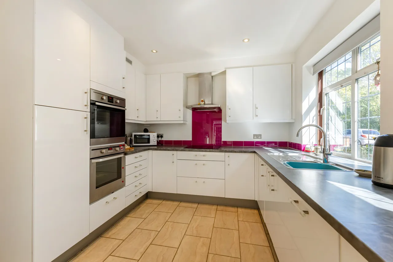 Richfield Road, Bushey, WD23, photo 4