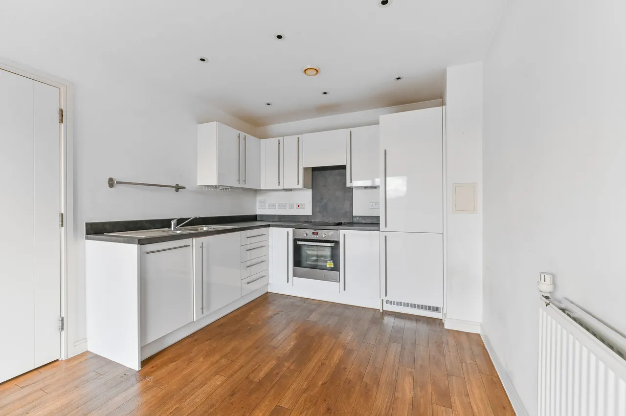 50 Whitestone Way, Croydon, photo 3