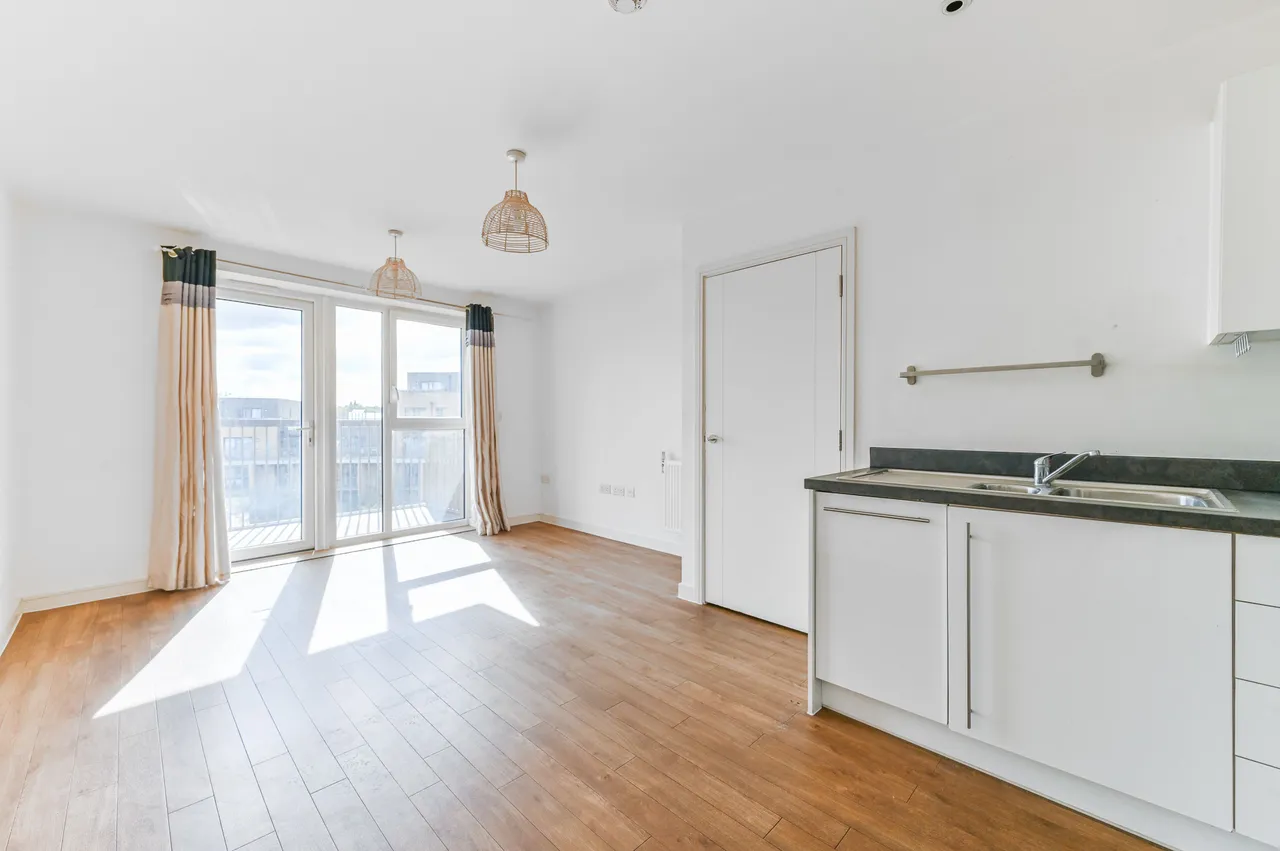 50 Whitestone Way, Croydon, photo 2