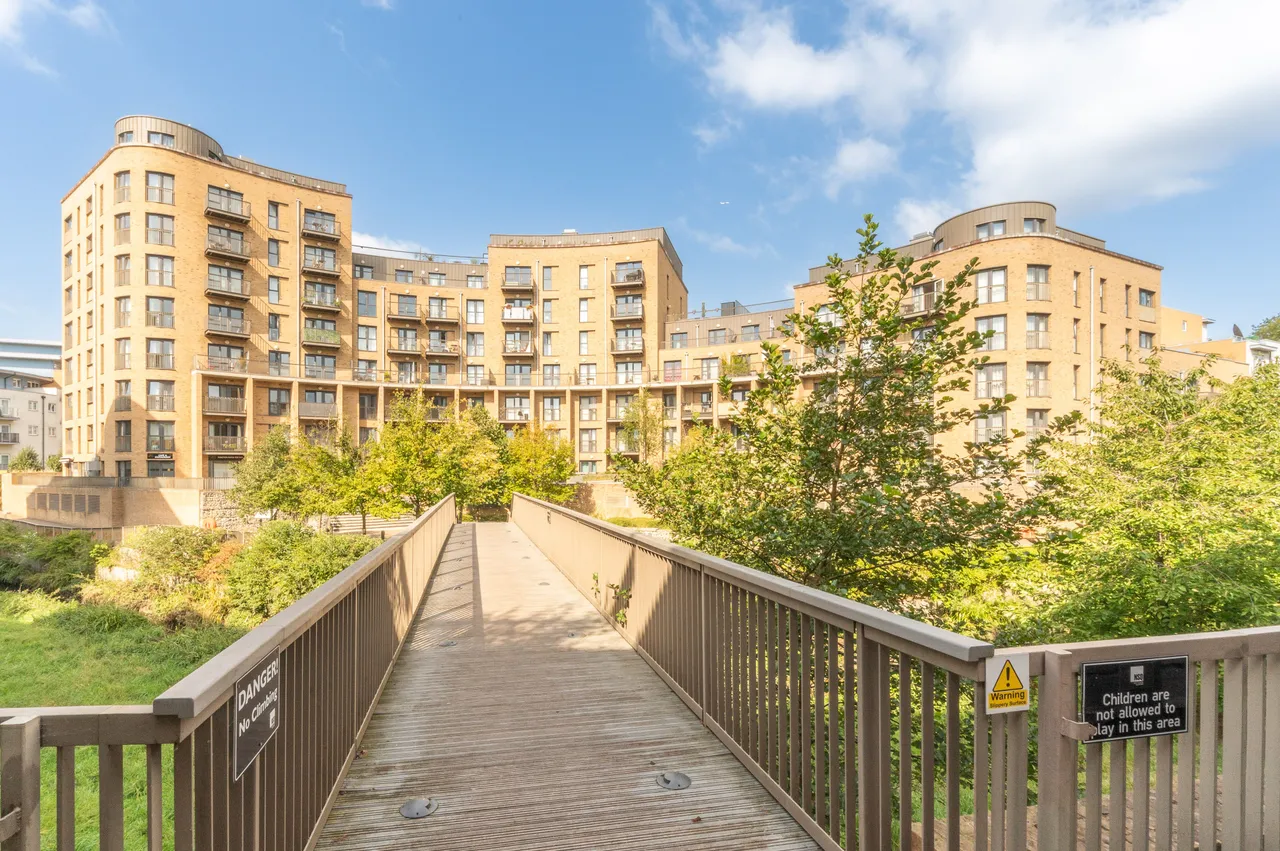 50 Whitestone Way, Croydon, photo 8