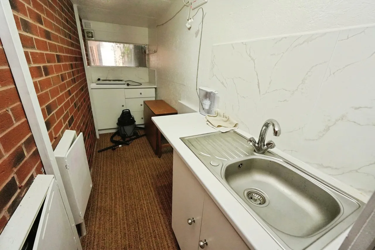 Oldbury Road, Rowley Regis, B65, photo 9