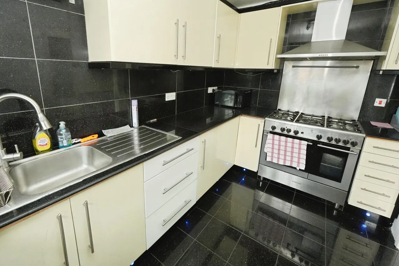 Oldbury Road, Rowley Regis, B65, photo 5