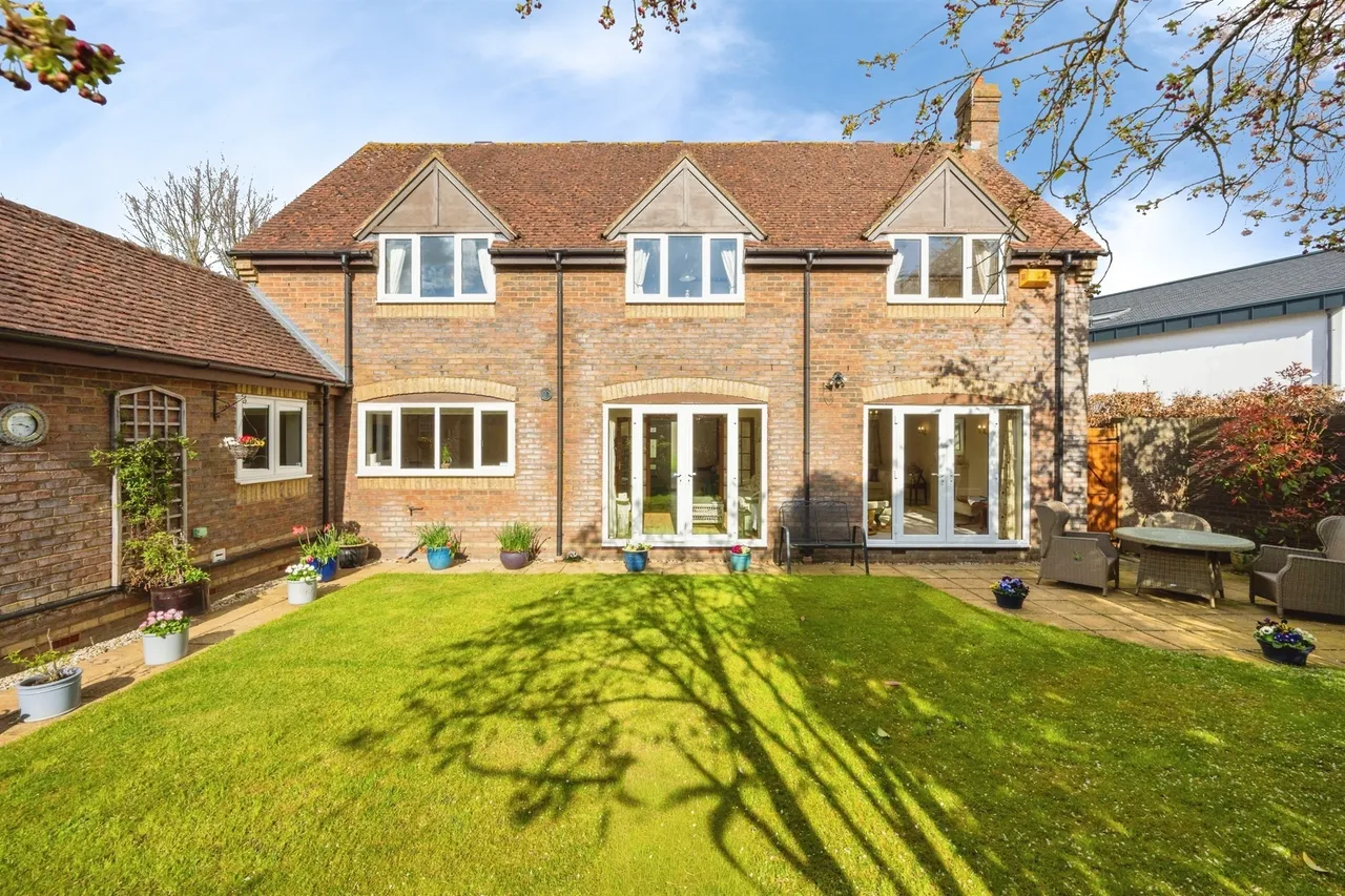 School Lane, Weston Turville, HP22, photo 27