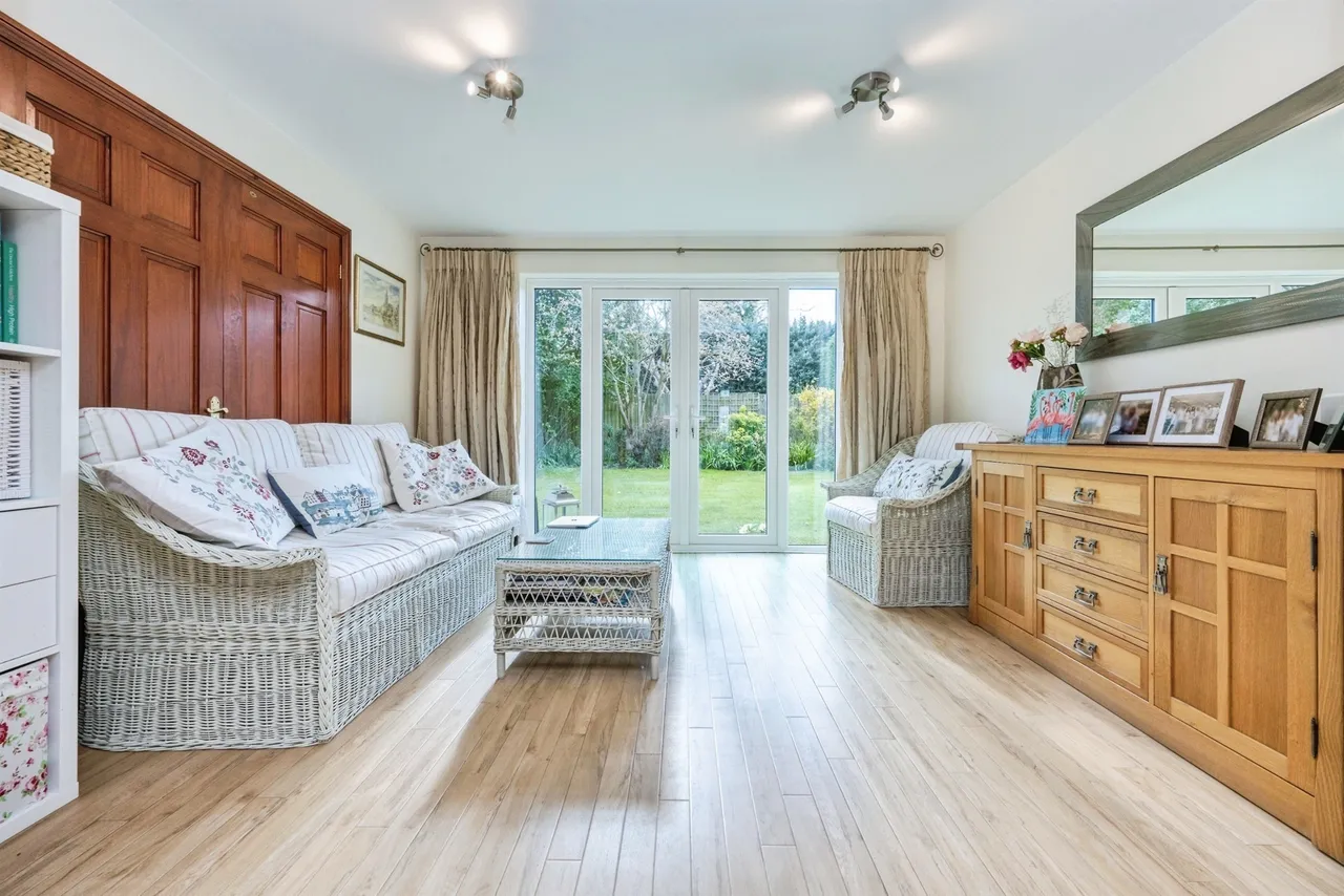 School Lane, Weston Turville, HP22, photo 4