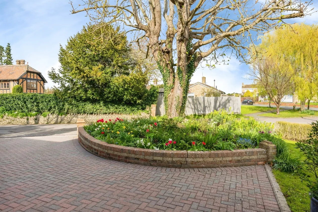 School Lane, Weston Turville, HP22, photo 32
