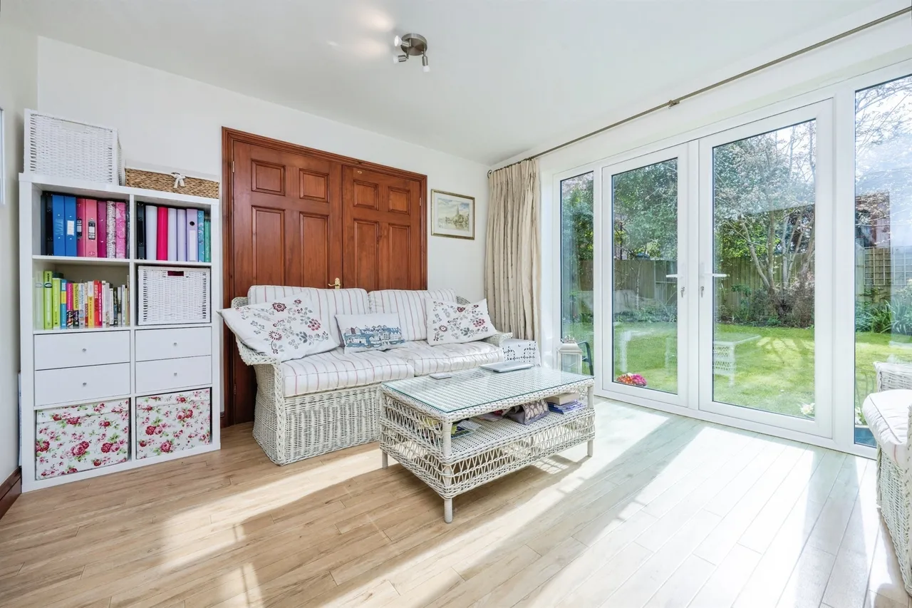 School Lane, Weston Turville, HP22, photo 5