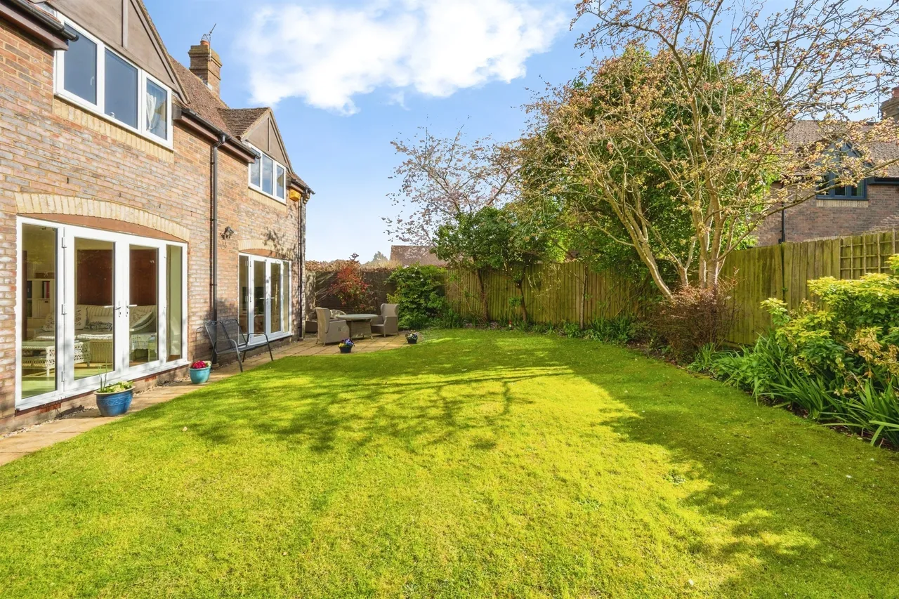 School Lane, Weston Turville, HP22, photo 28