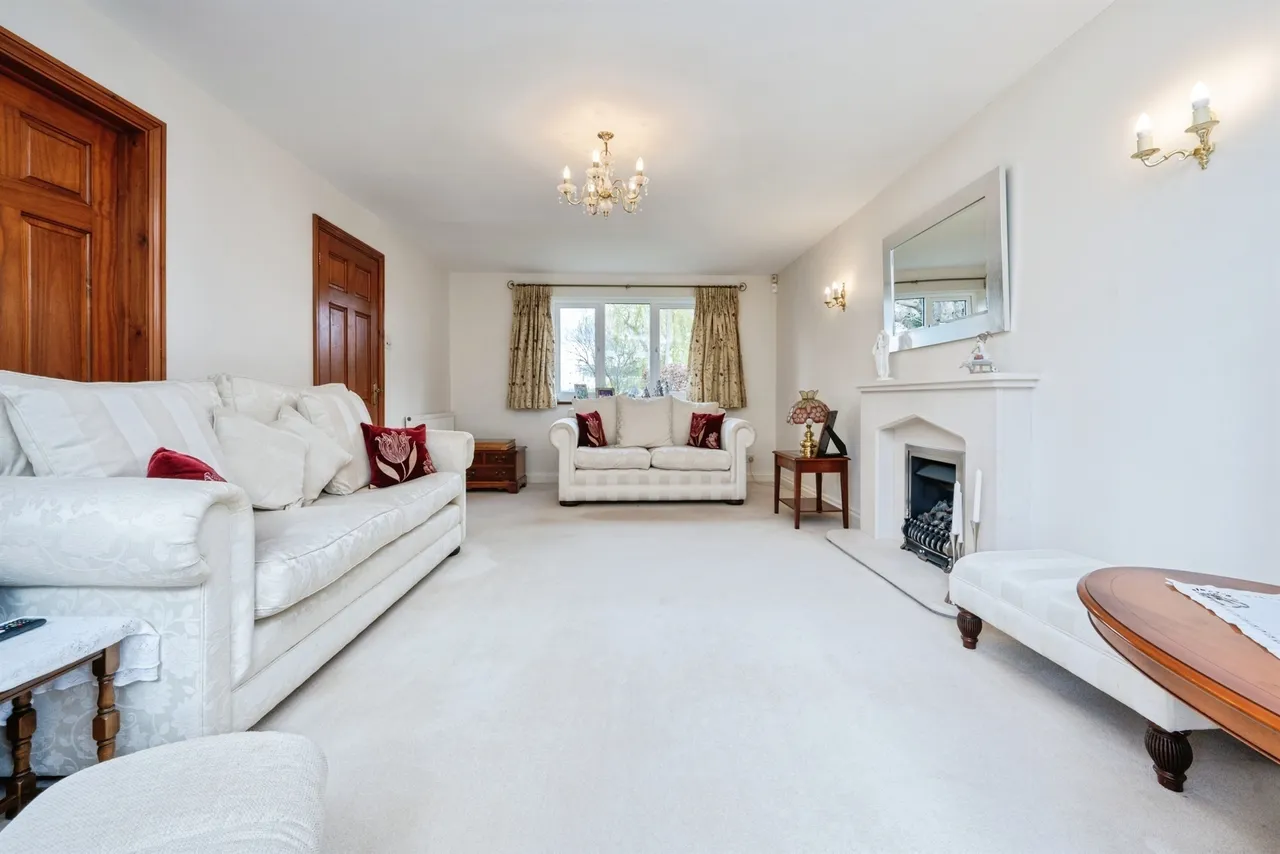 School Lane, Weston Turville, HP22, photo 2