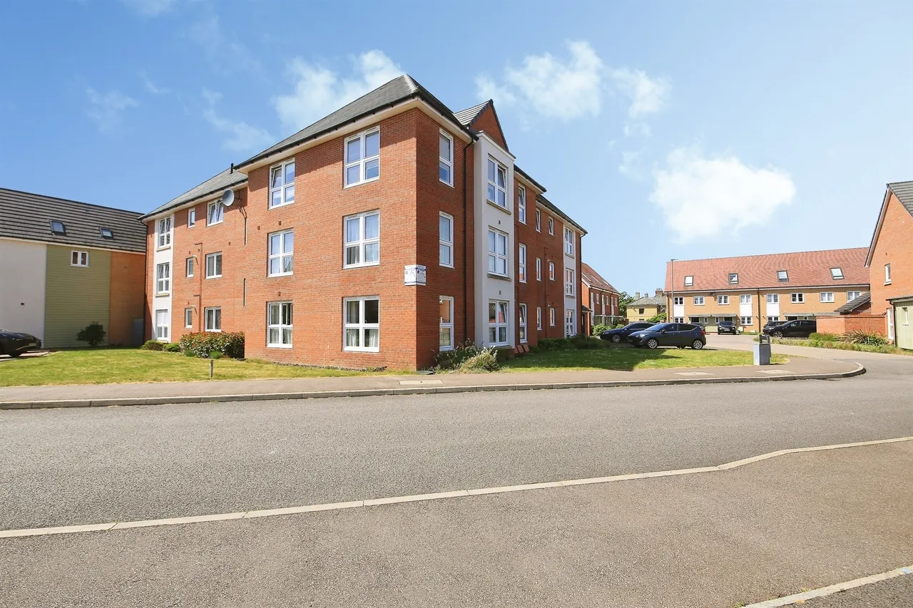 2 bed flat for sale — Hope Close, Peterborough