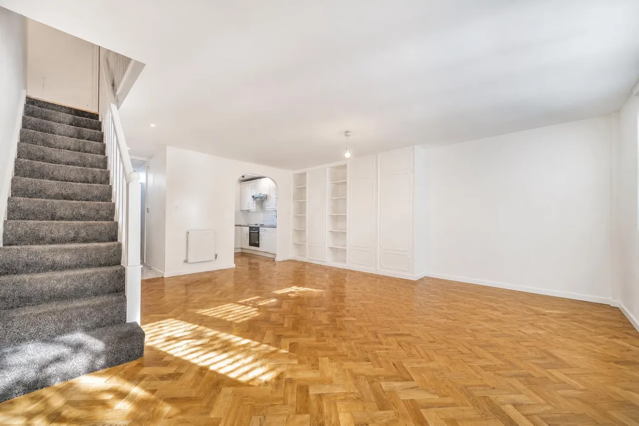 3 bed property to rent, Searles Close, Battersea, SW11