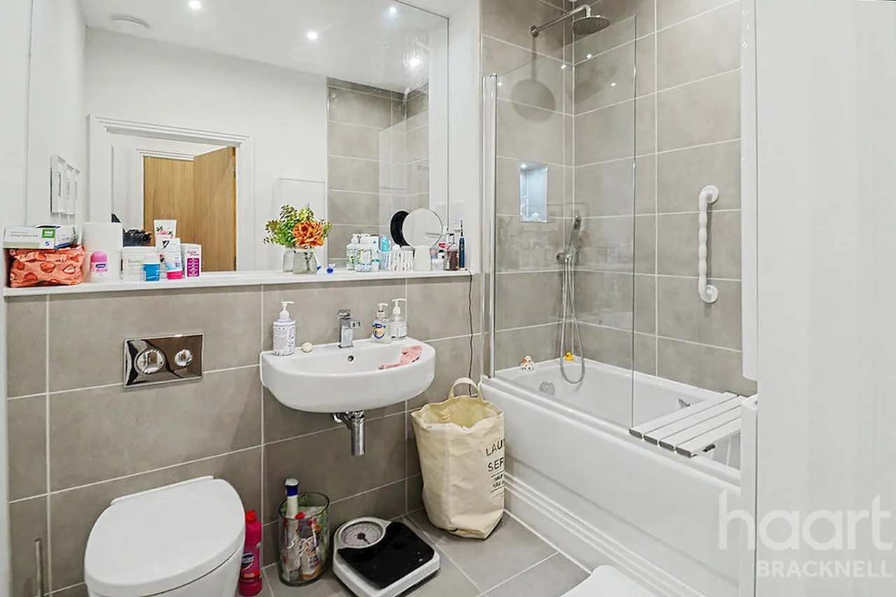 London Road, Bracknell, RG42, photo 22