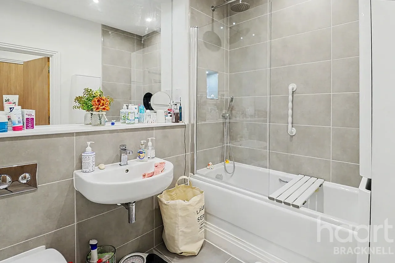 London Road, Bracknell, RG42, photo 25