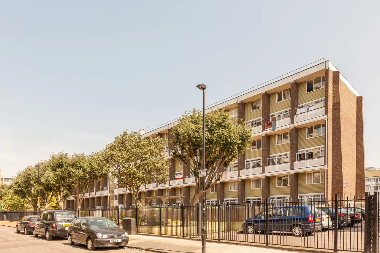 2 bed flat for sale — 39 Lysander House, Temple Street, London