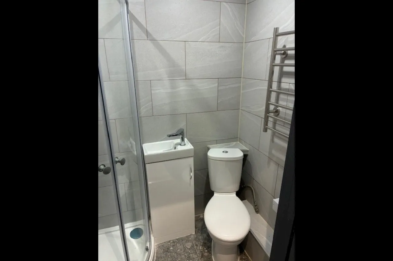 Raymond Crescent, GU2, photo 2
