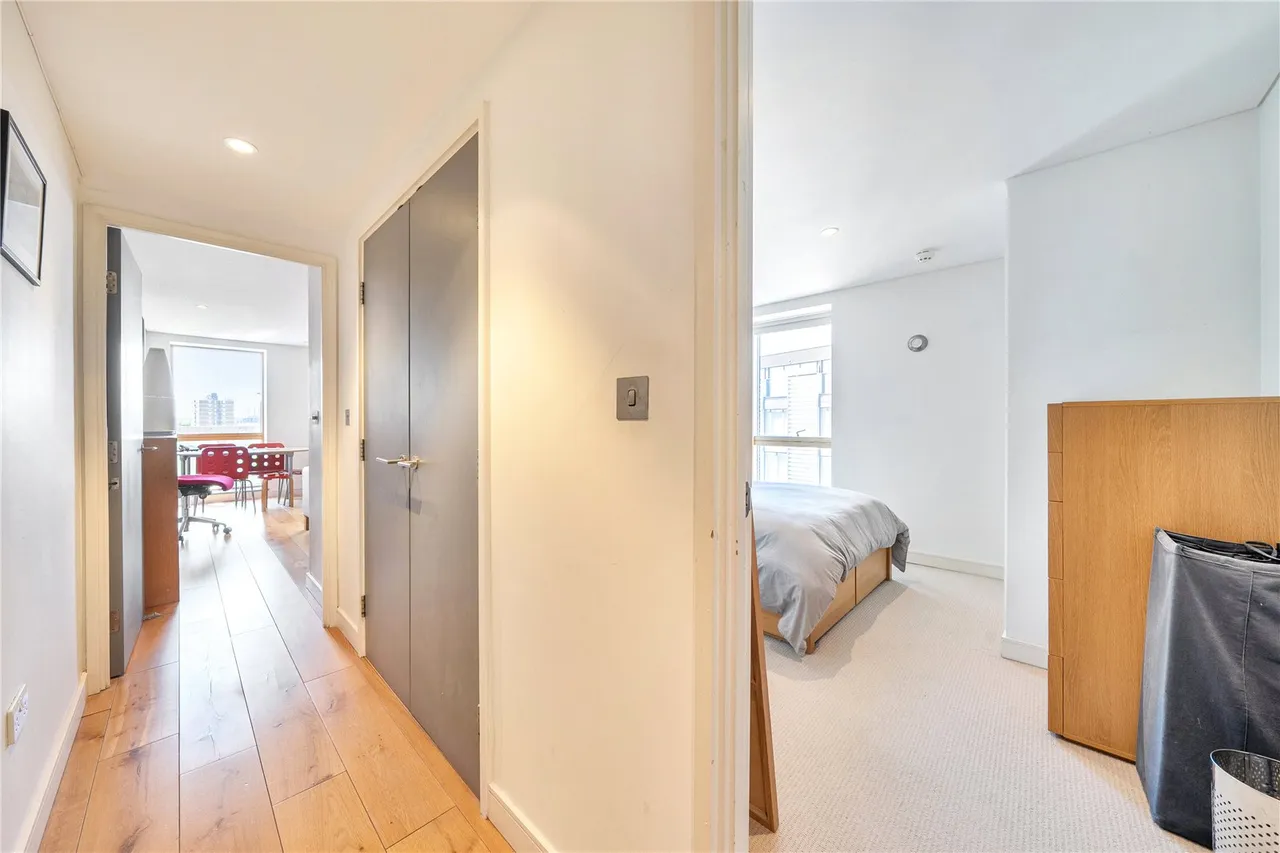 Bermondsey Square, London, SE1, photo 13