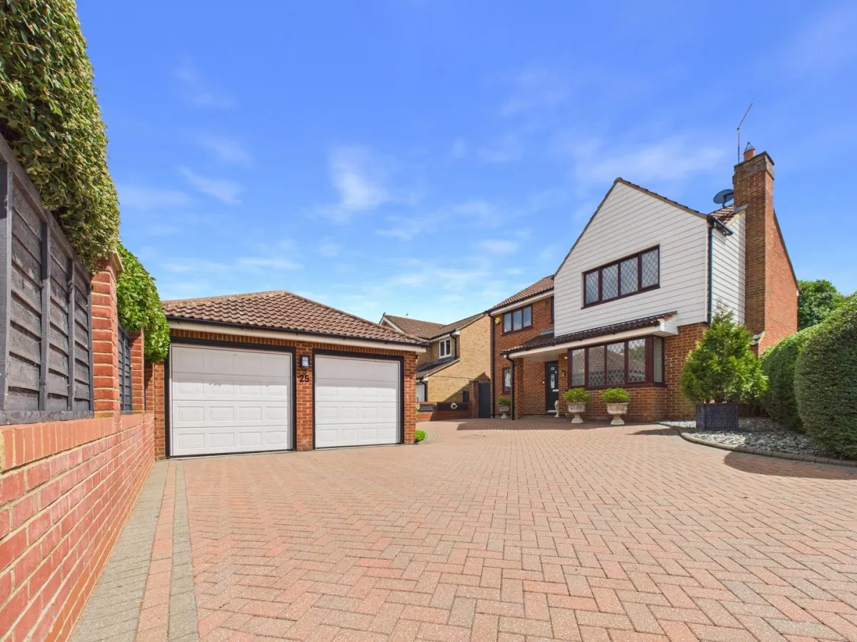 4 bed house for sale, Mallow Walk, Royston, SG8