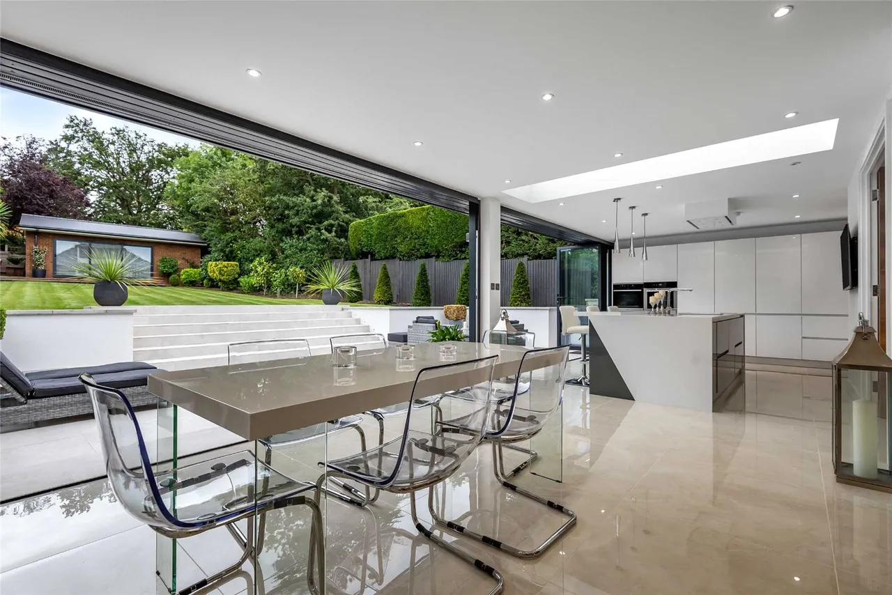 Georges Wood Road, Brookmans Park, Hertfordshire, AL9 7BZ, photo 3