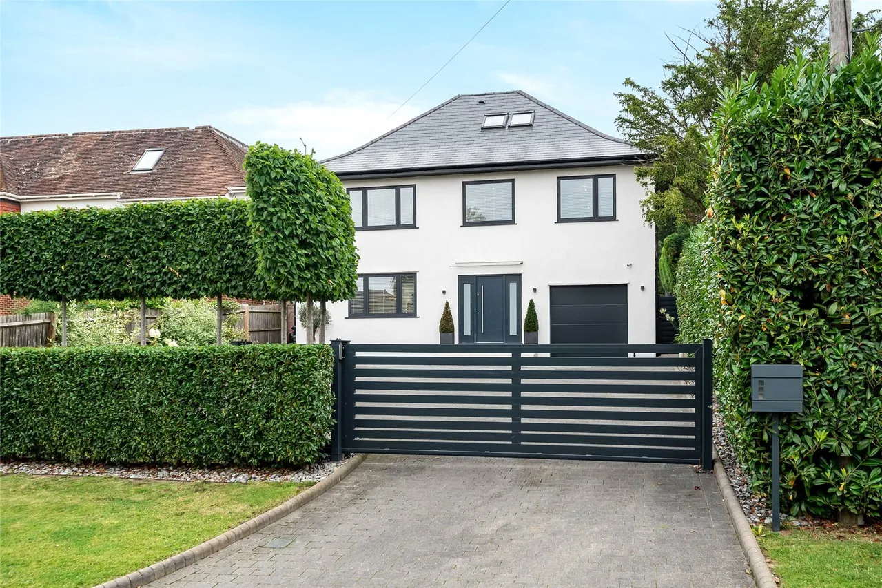 4 bed house to rent — Georges Wood Road, Brookmans Park, Hertfordshire, AL9 7BZ