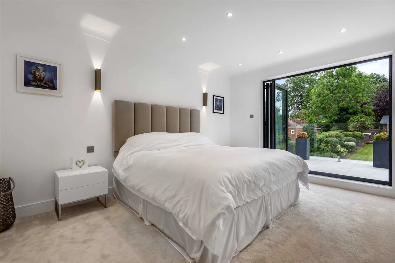 Georges Wood Road, Brookmans Park, Hertfordshire, AL9 7BZ, photo 8