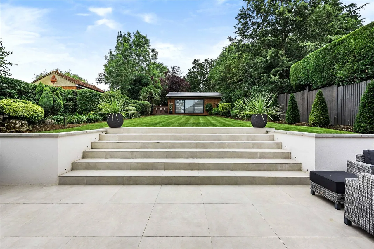 Georges Wood Road, Brookmans Park, Hertfordshire, AL9 7BZ, photo 5