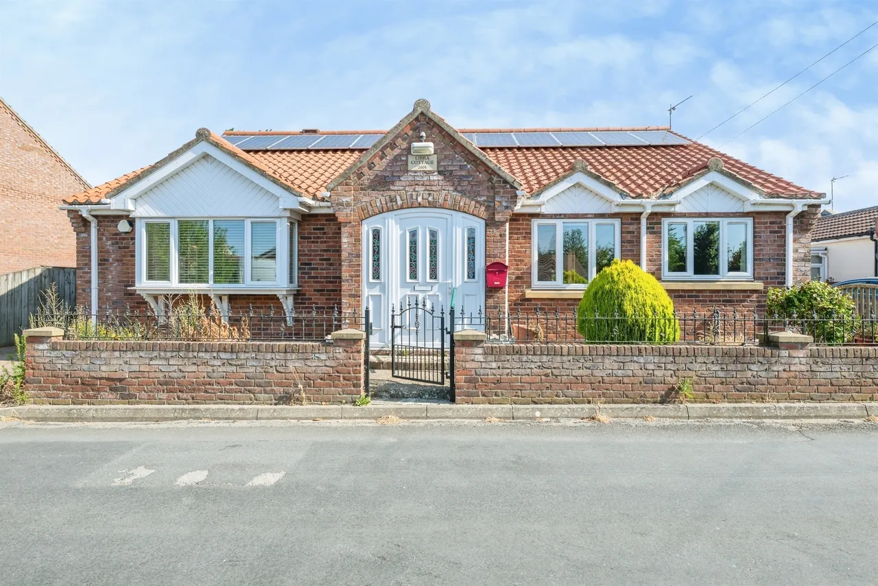 2 bed house for sale, Pitt Lane, Ryehill, HU12