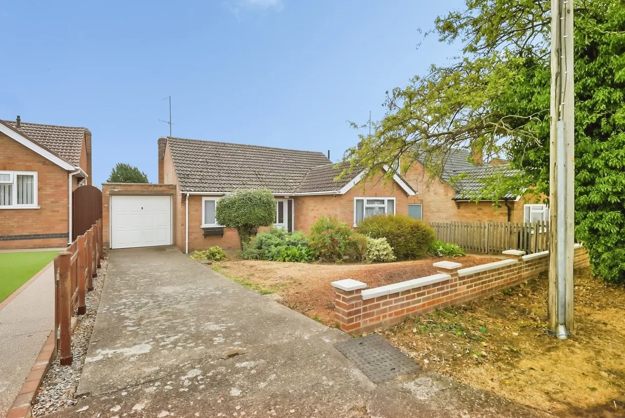 2 bed house for sale — Chiltern Close, Northampton, Northamptonshire, NN5